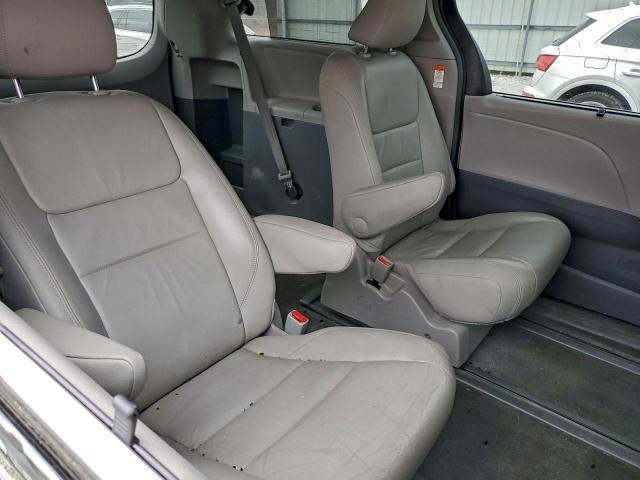 Toyota Sienna Xle Image 7