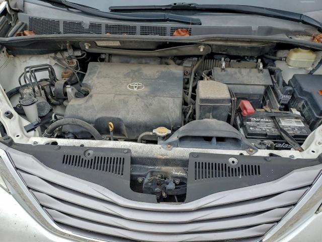 Toyota Sienna Xle Image 10