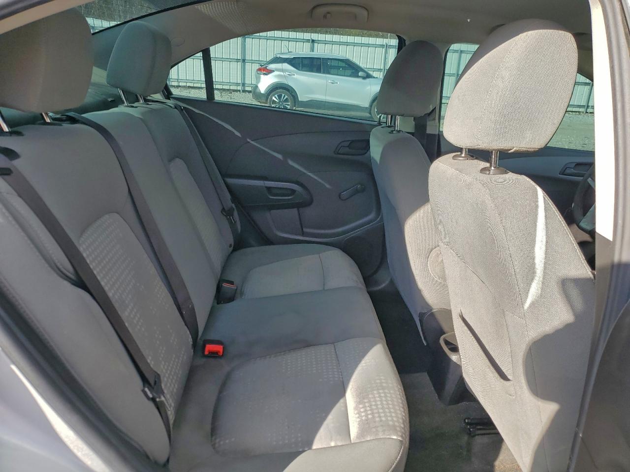 Chevrolet Sonic Ls Image 6