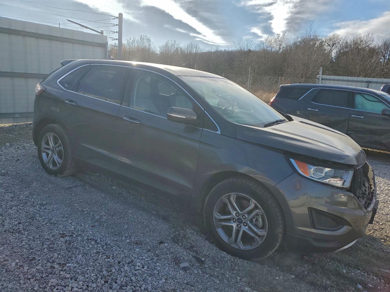 Ford Edge Titanium Image 3