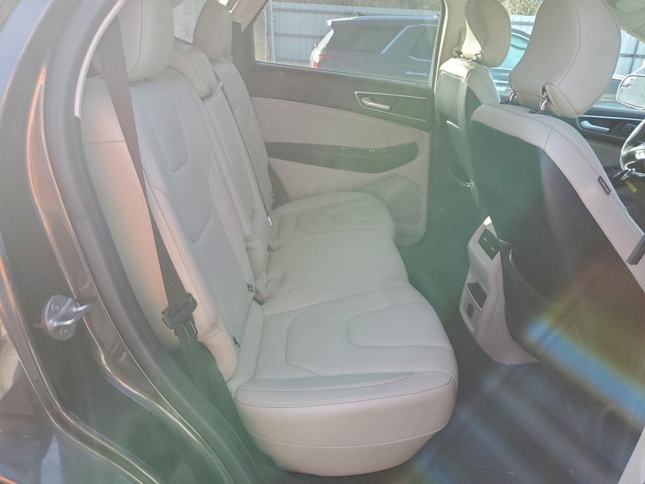 Ford Edge Titanium Image 8