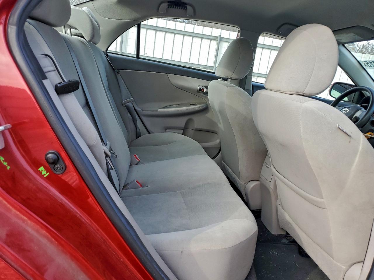 Toyota Corolla Base Image 12