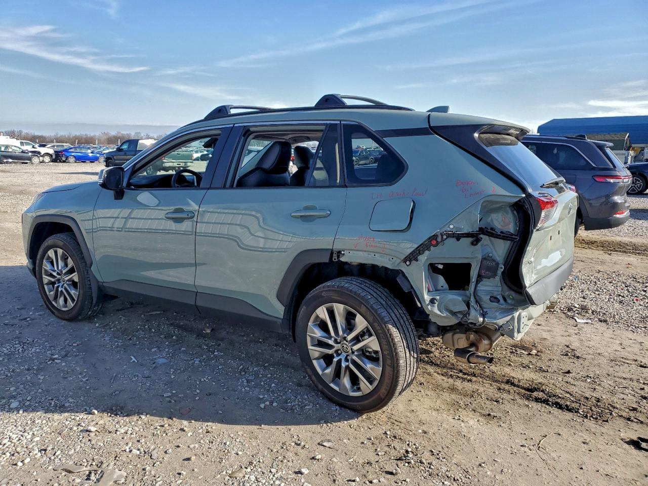 Toyota RAV4 Xle Premium Image 5