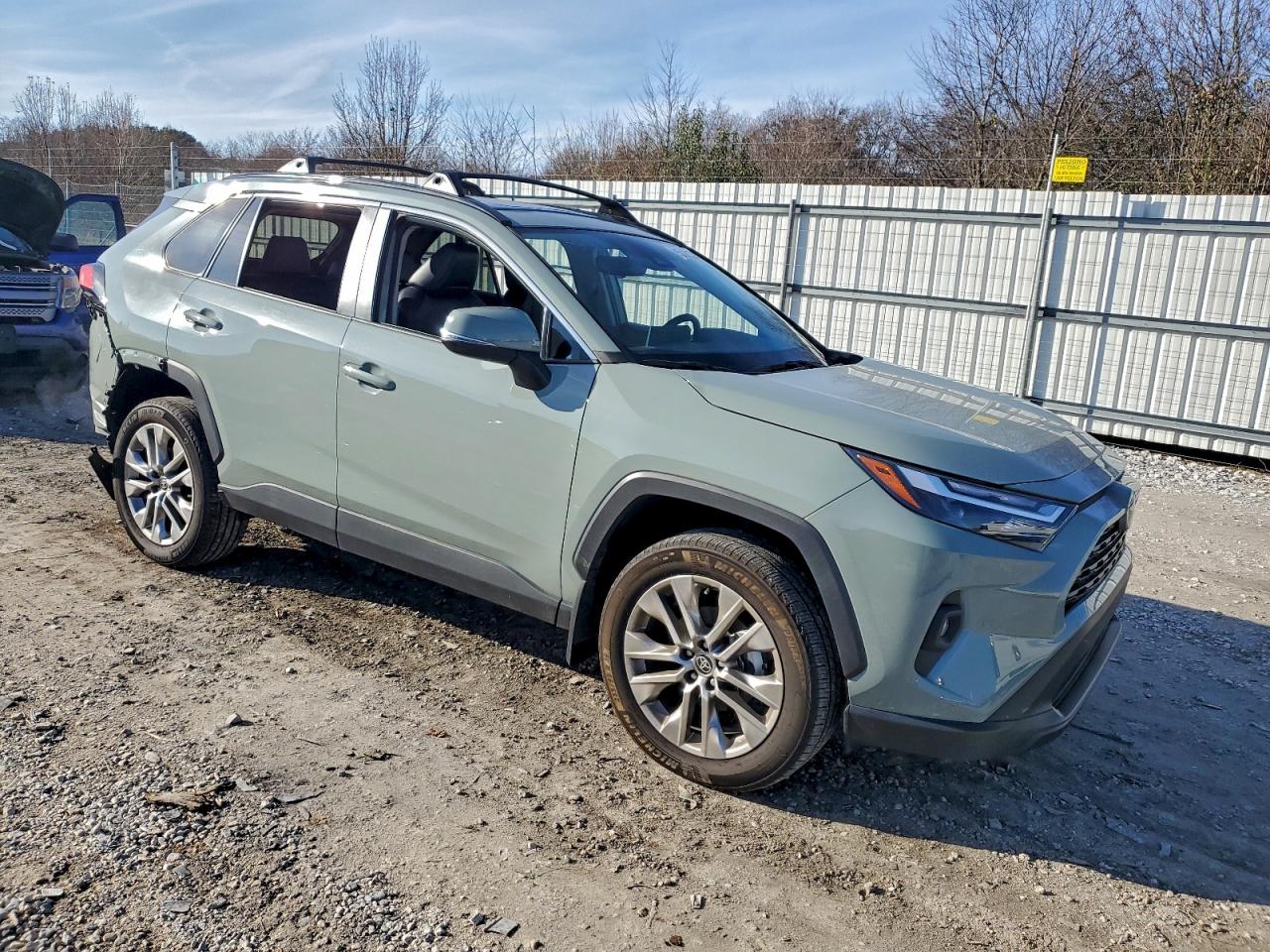 Toyota RAV4 Xle Premium Image 4