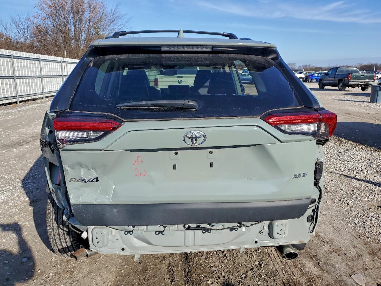 Toyota RAV4 Xle Premium Image 2