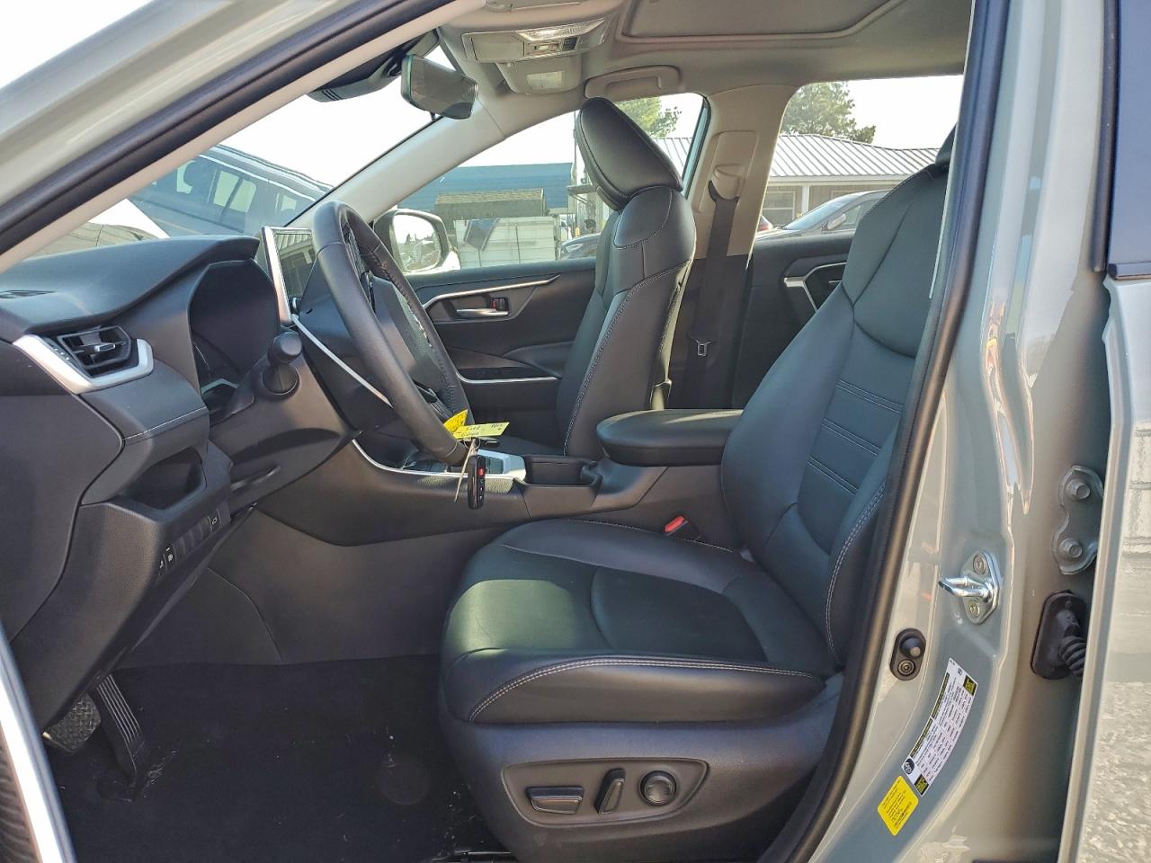 Toyota RAV4 Xle Premium Image 10