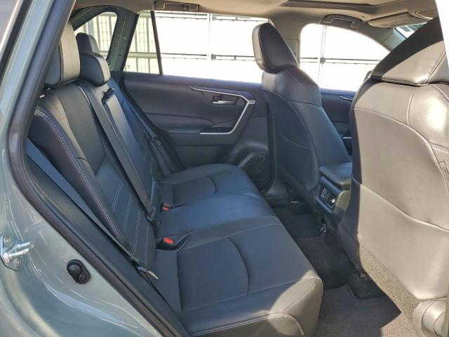 Toyota RAV4 Xle Premium Image 9