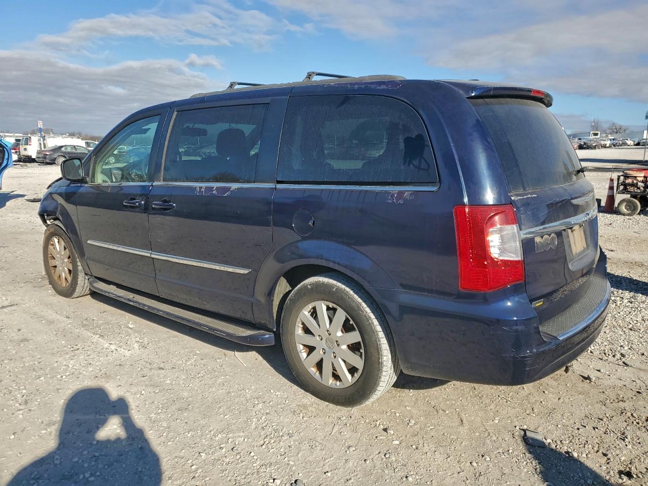 Chrysler Minivan Touring Image 4