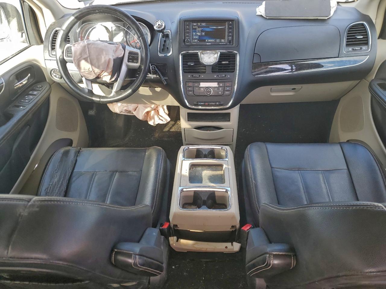 Chrysler Minivan Touring Image 6