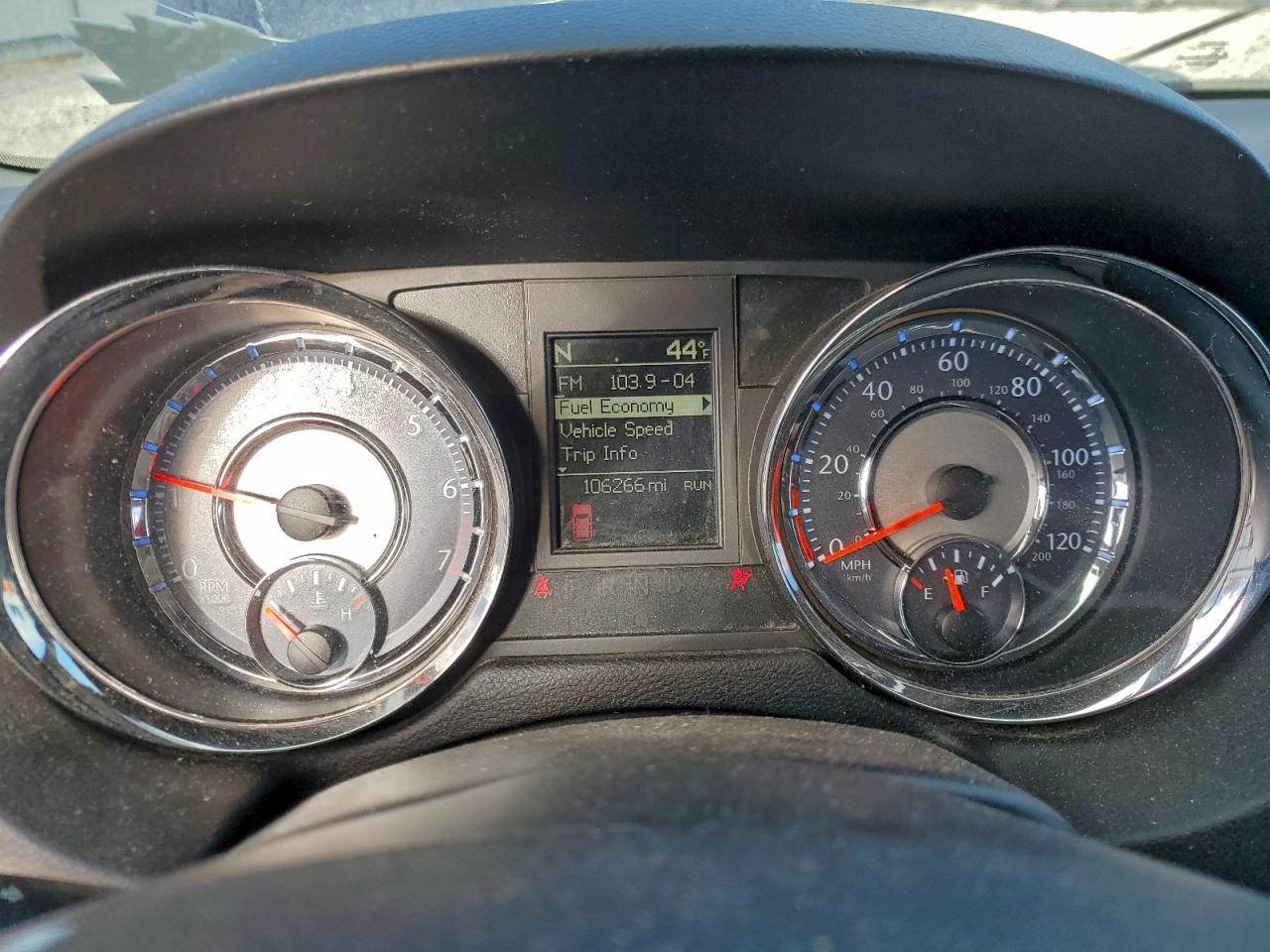 Chrysler Minivan Touring Image 11