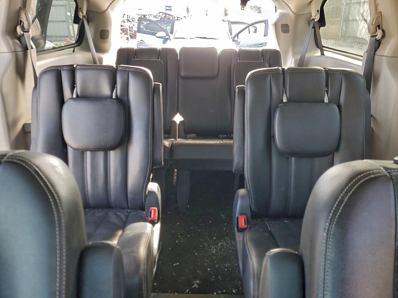 Chrysler Minivan Touring Image 7