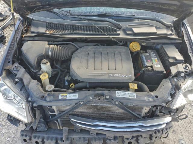 Chrysler Minivan Touring Image 9