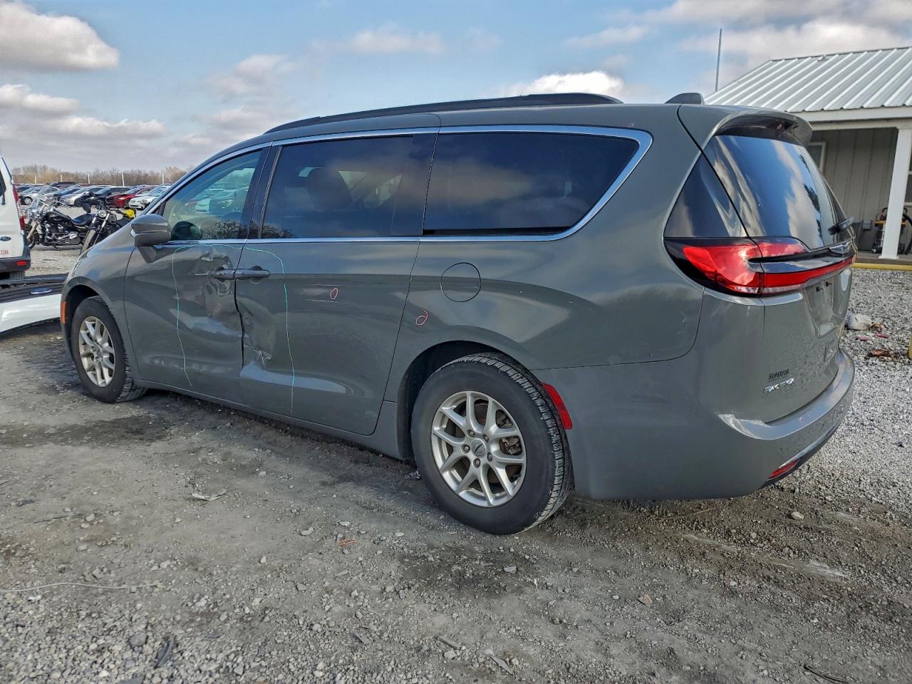 Chrysler Pacifica Touring L Image 13