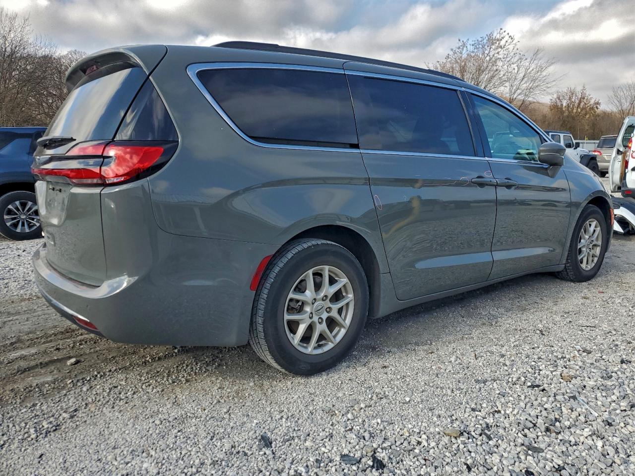 Chrysler Pacifica Touring L Image 6