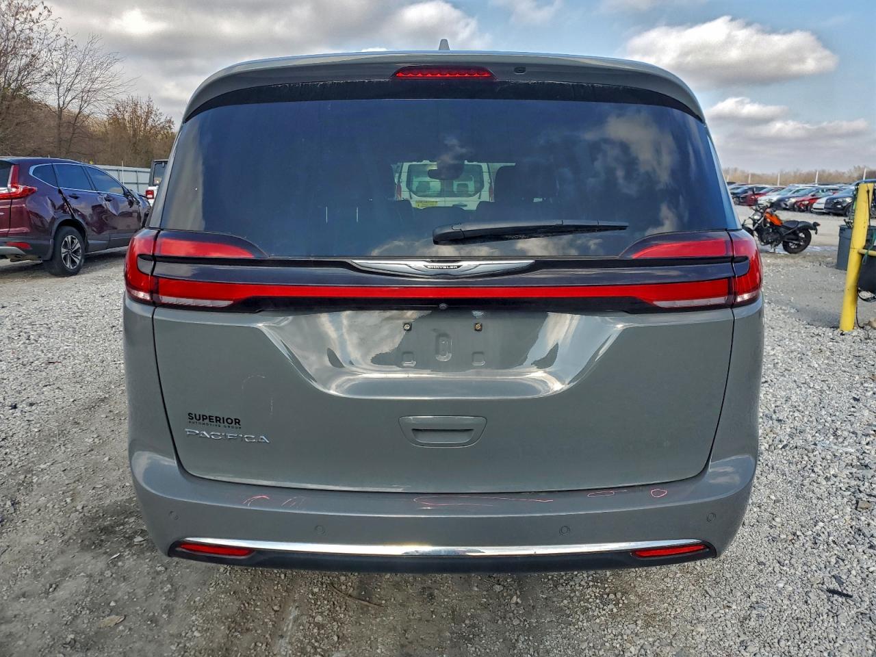 Chrysler Pacifica Touring L Image 5