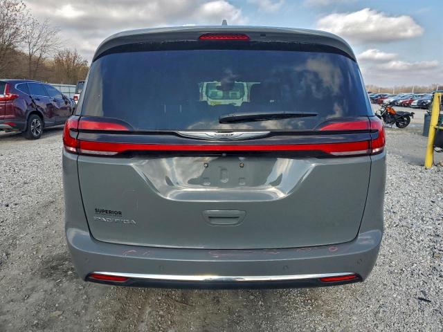 Chrysler Pacifica Touring L Image 5