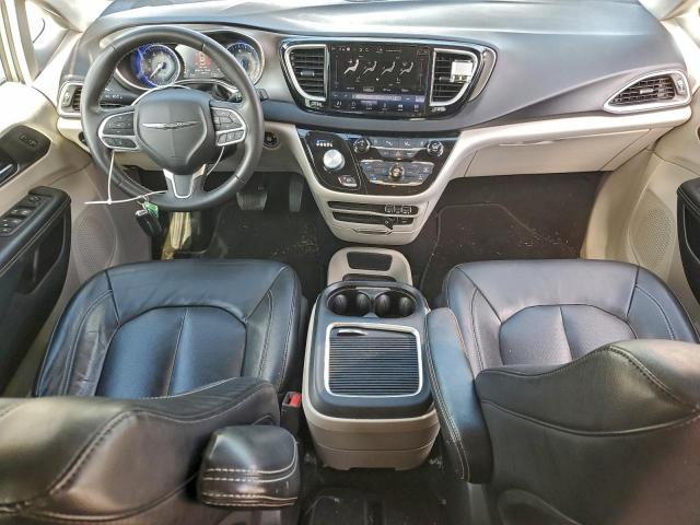 Chrysler Pacifica Touring L Image 12