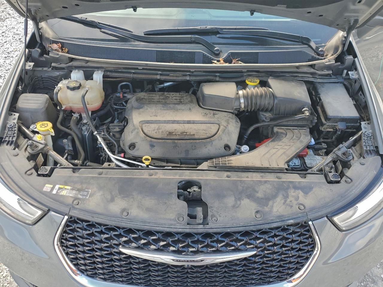 Chrysler Pacifica Touring L Image 10