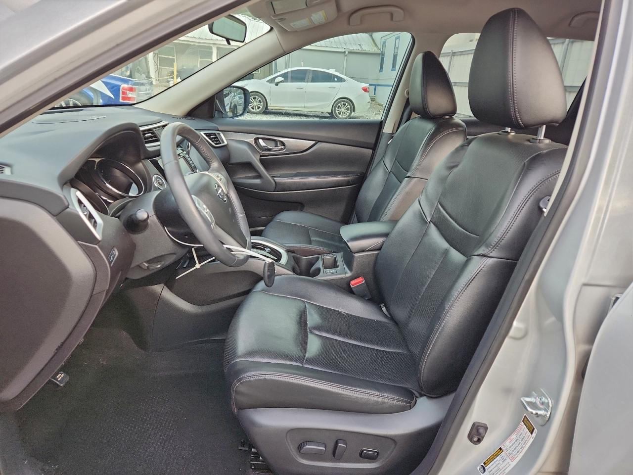 Nissan Rogue S Image 6