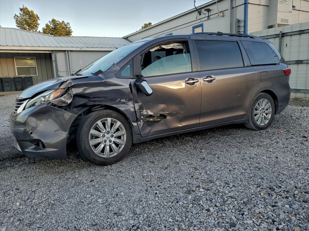 Toyota Sienna Xle Image 1