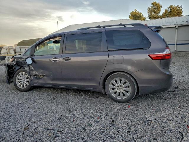 Toyota Sienna Xle Image 7