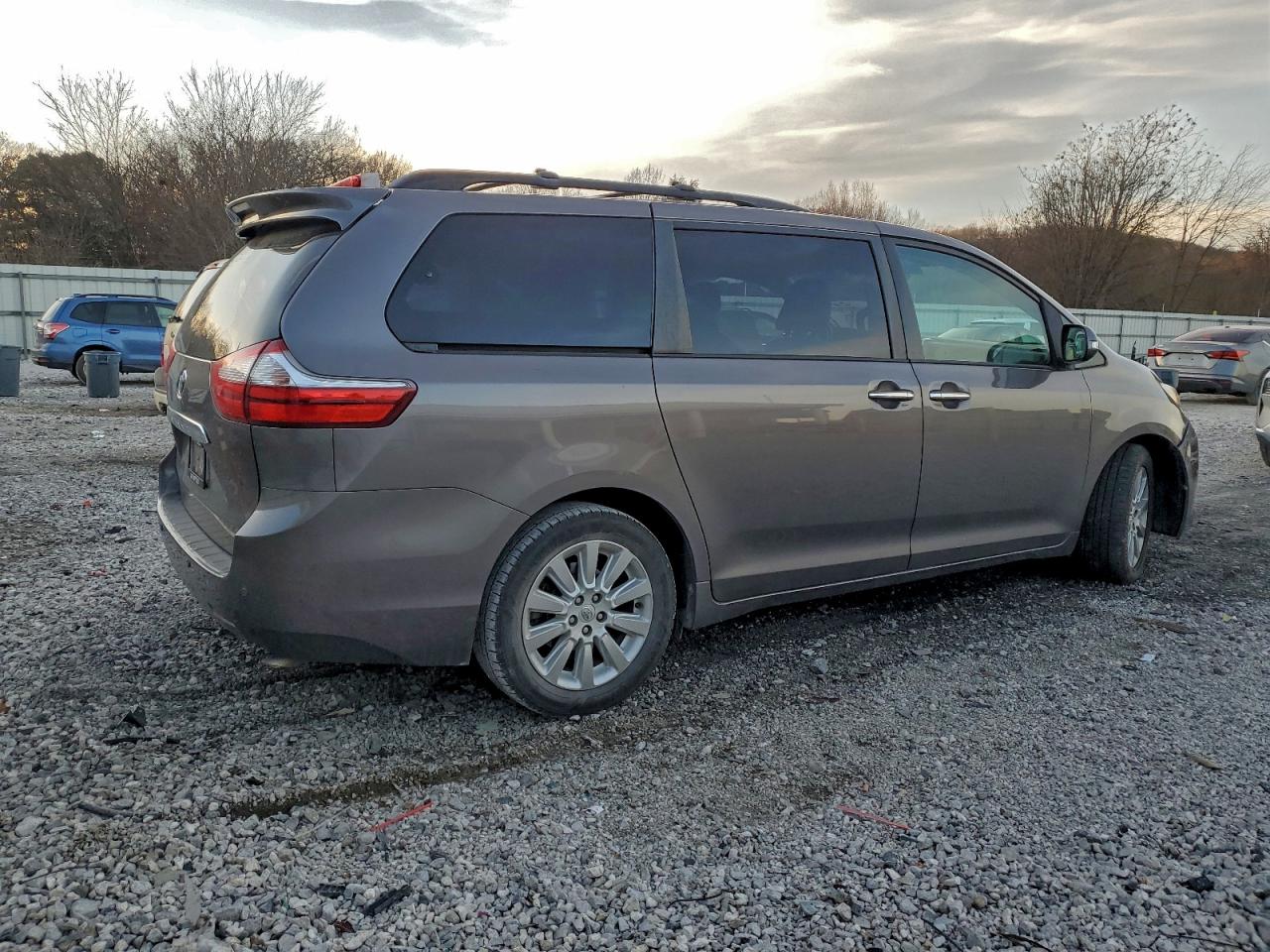 Toyota Sienna Xle Image 3