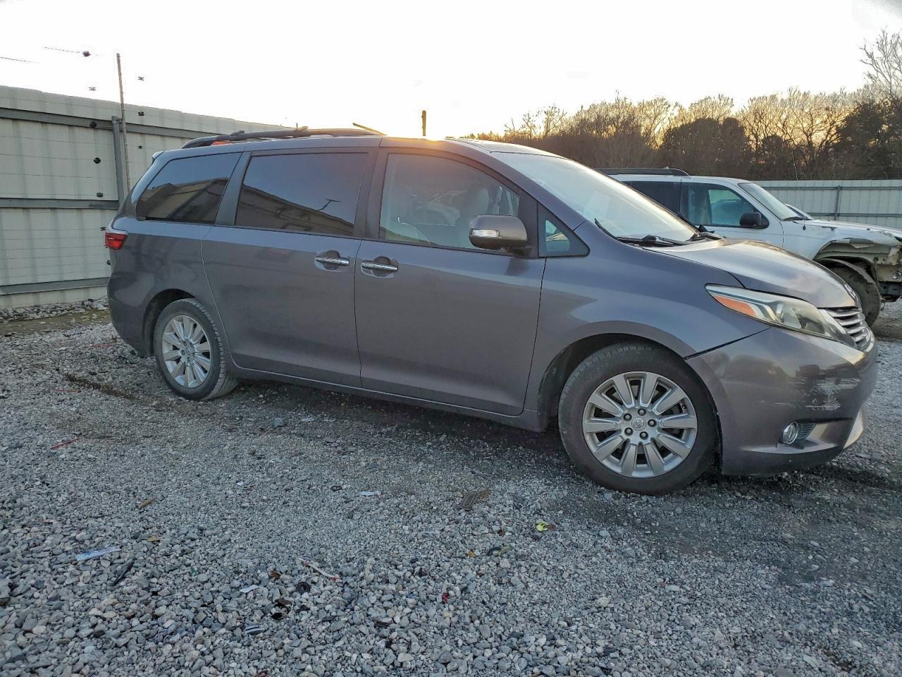Toyota Sienna Xle Image 13