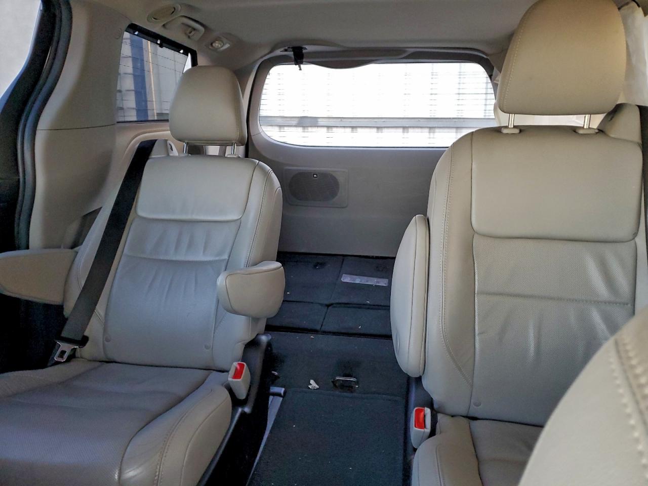 Toyota Sienna Xle Image 8