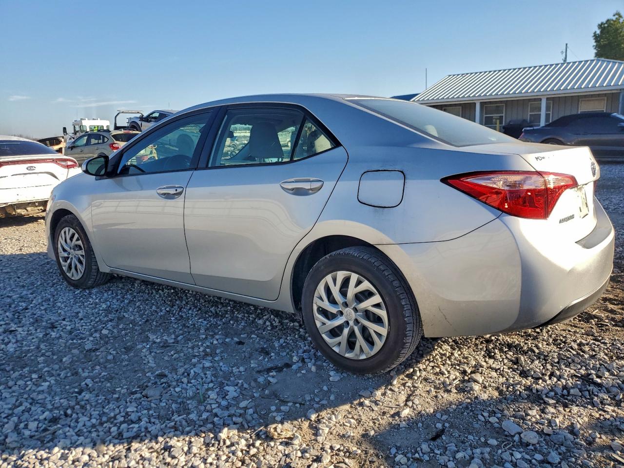 Toyota Corolla L Image 7