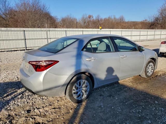 Toyota Corolla L Image 11