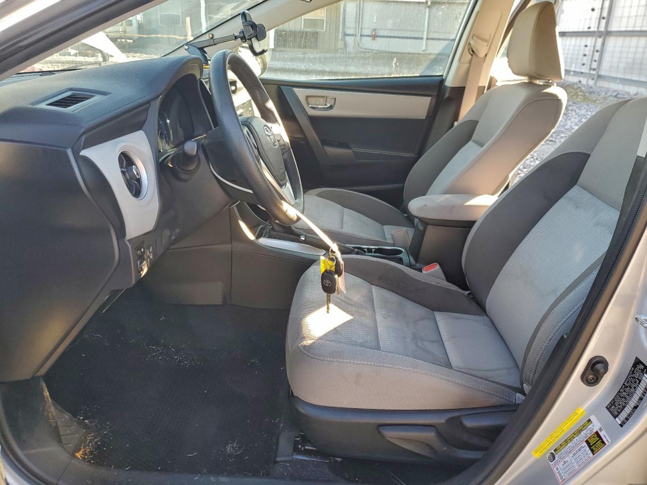 Toyota Corolla L Image 3