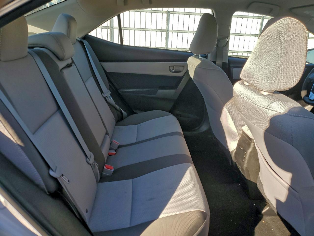 Toyota Corolla L Image 4