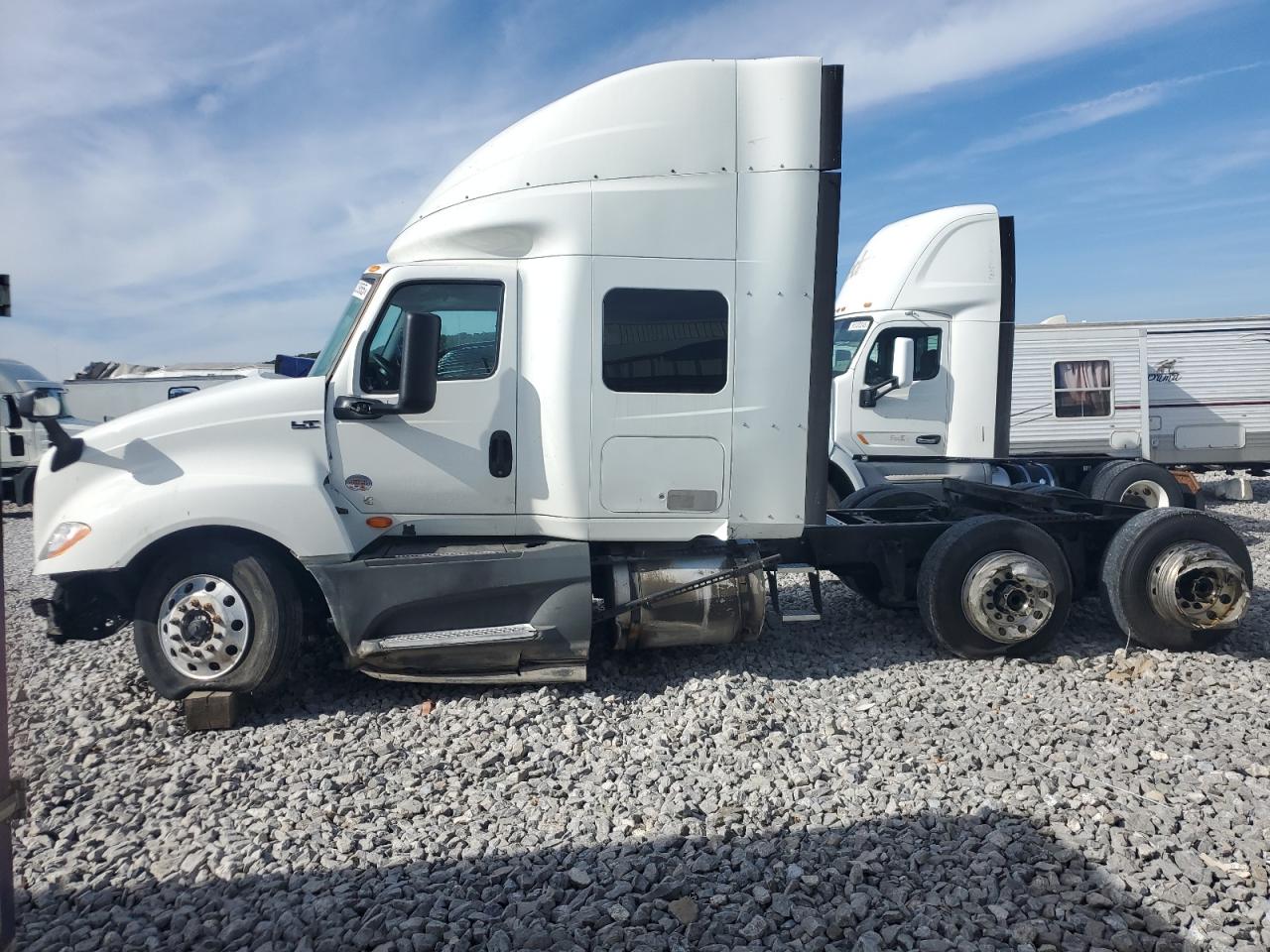 International Lt625 Image 9