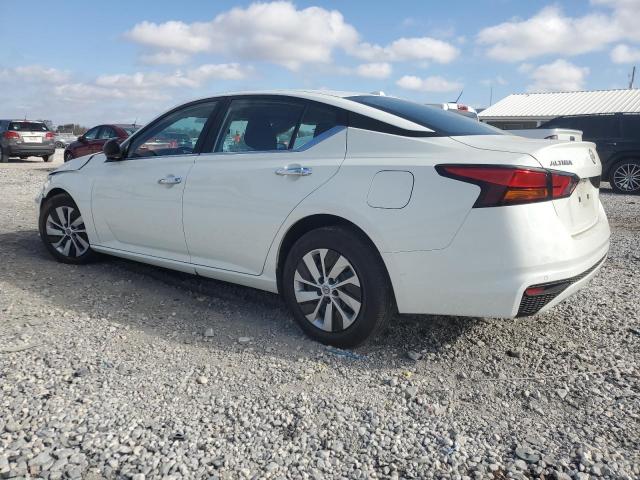 Nissan Altima S Image 2