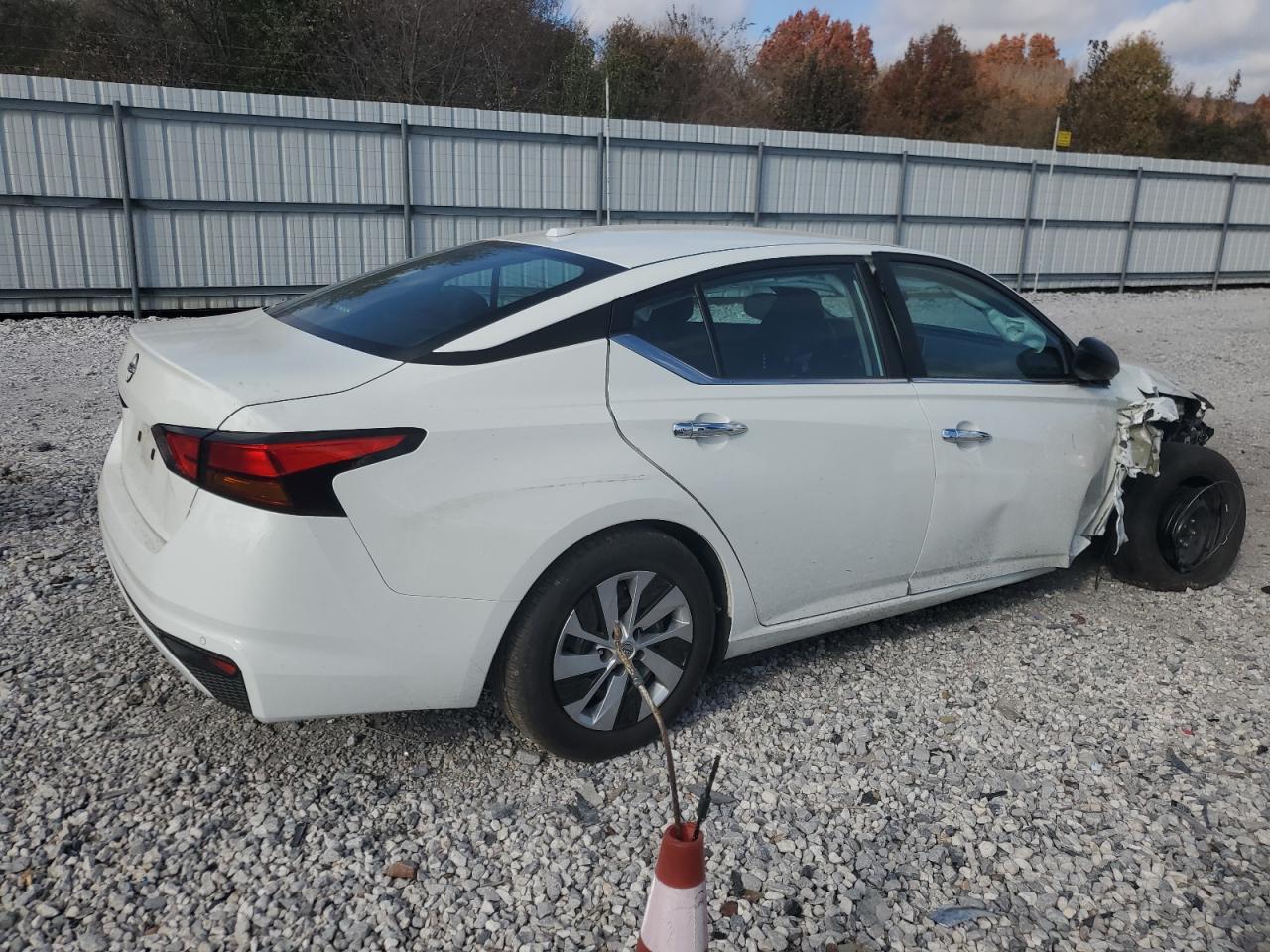 Nissan Altima S Image 4