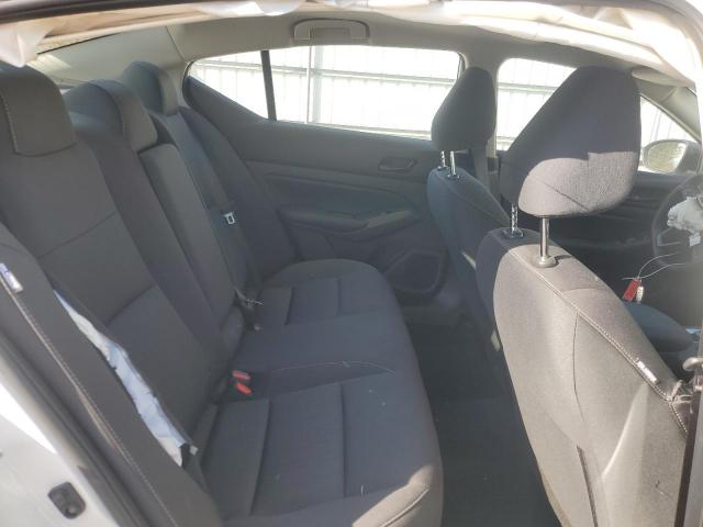 Nissan Altima S Image 10