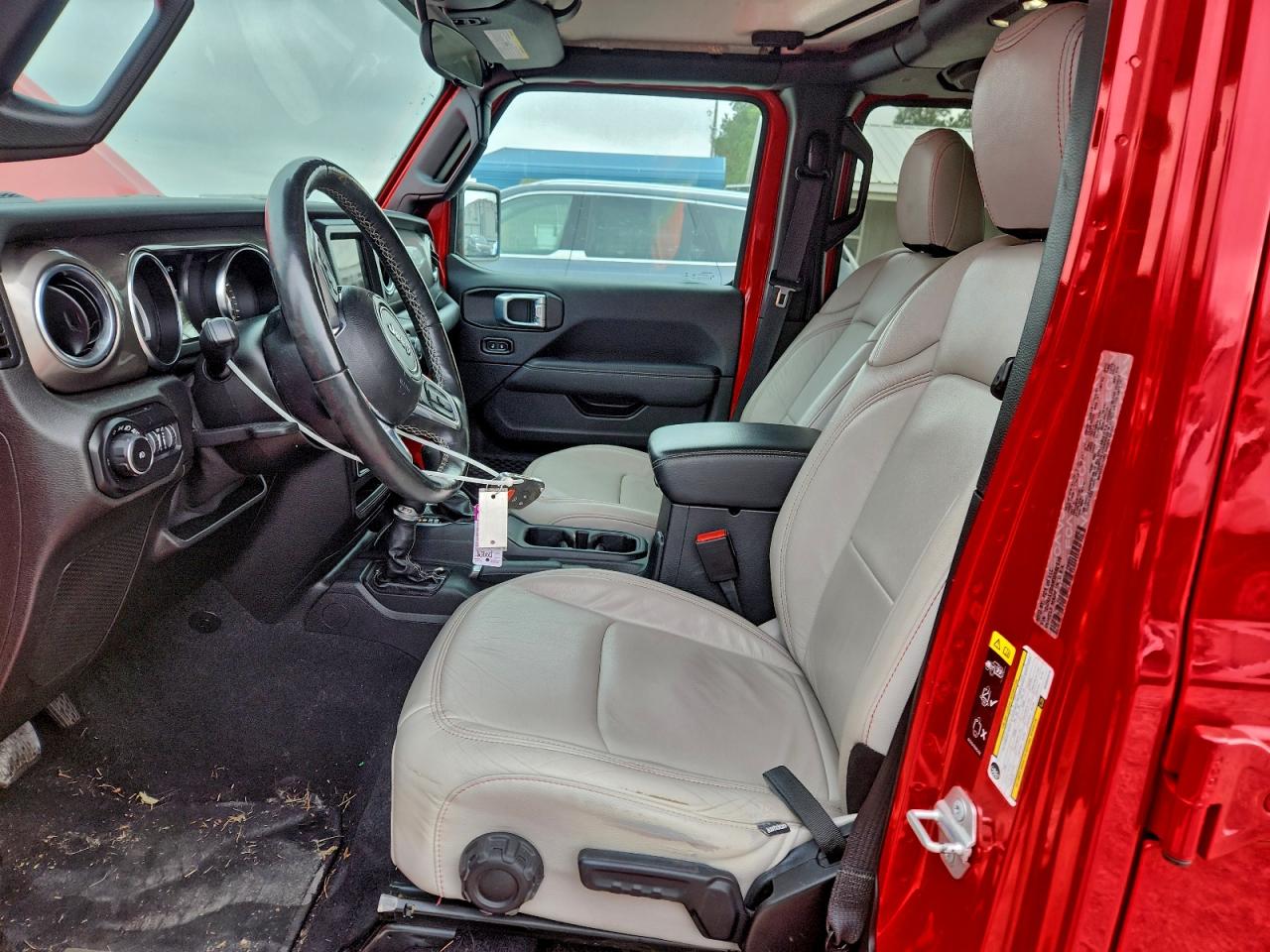 Jeep Wrangler Sahara Image 4