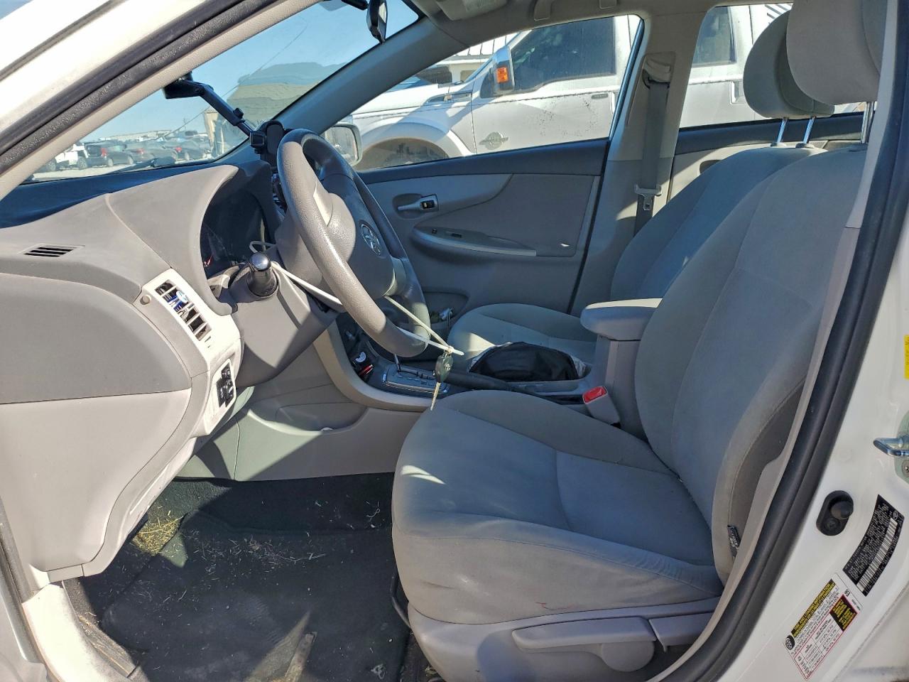 Toyota Corolla Base Image 11