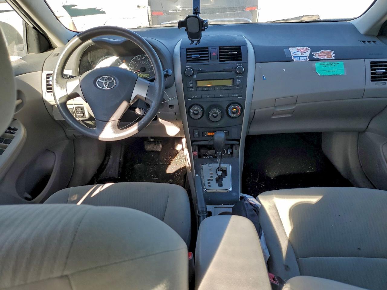 Toyota Corolla Base Image 9