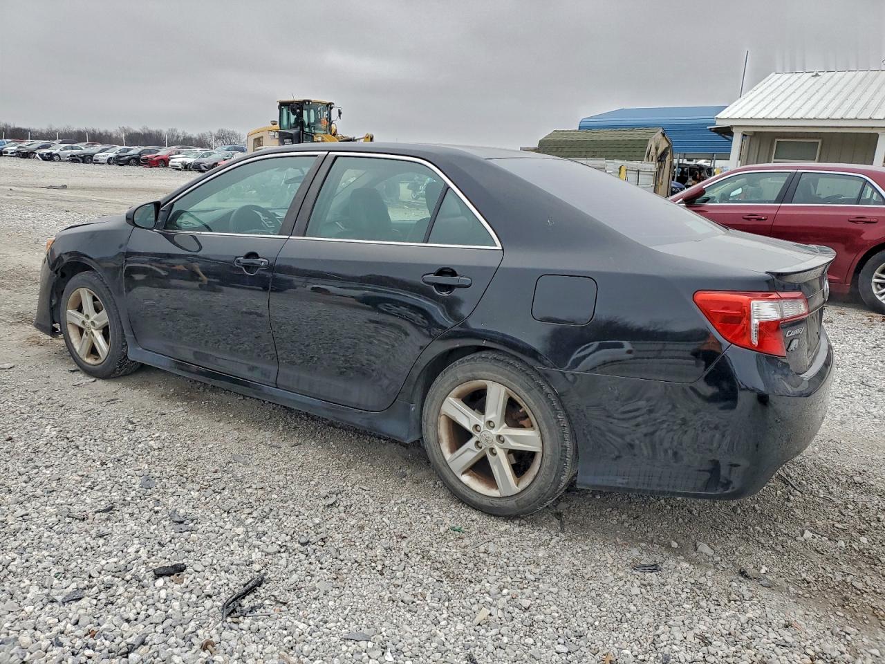 Toyota Camry L Image 2