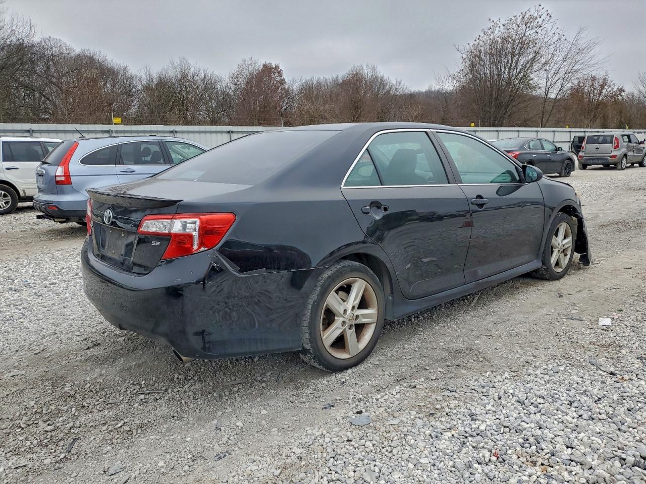 Toyota Camry L Image 6