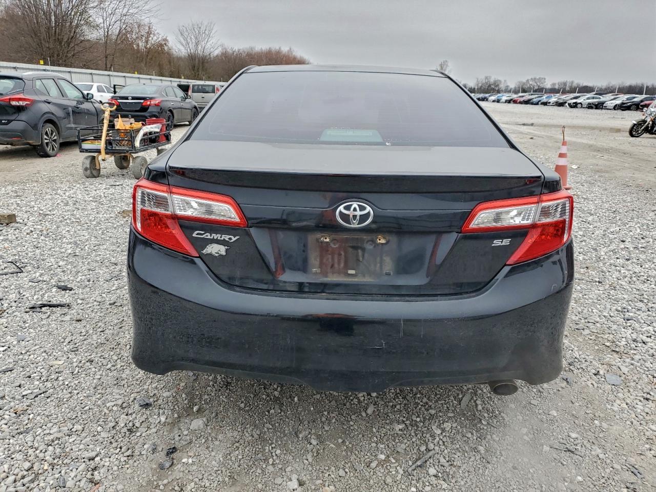 Toyota Camry L Image 9