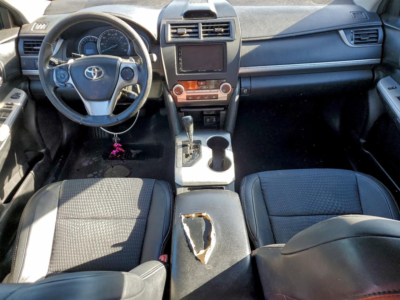 Toyota Camry L Image 3