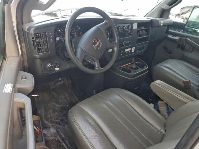 GMC Savana Cutaway G3500 Image 3