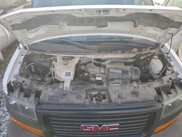 GMC Savana Cutaway G3500 Image 13