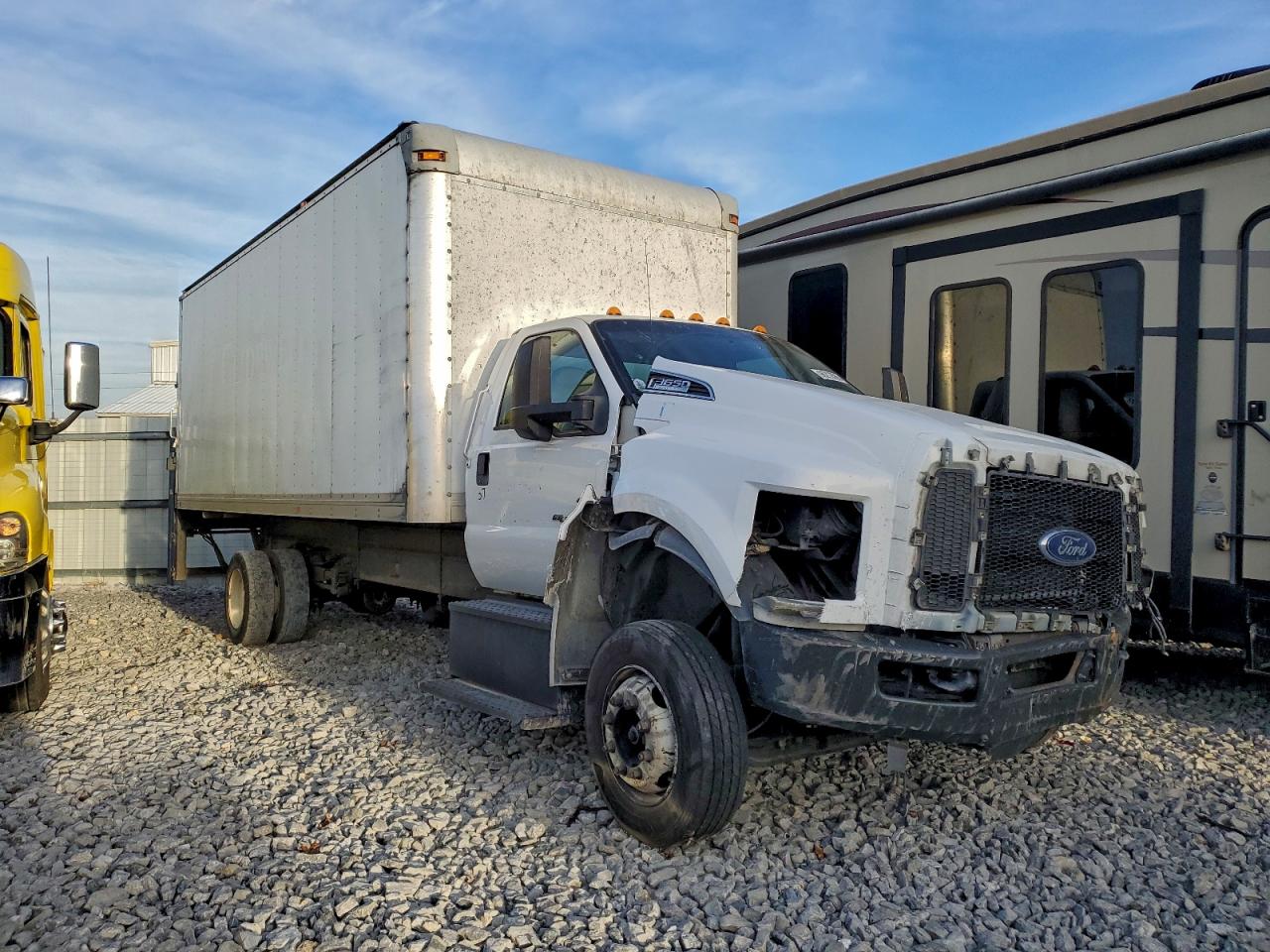 Ford F-650 Super Duty Image 1