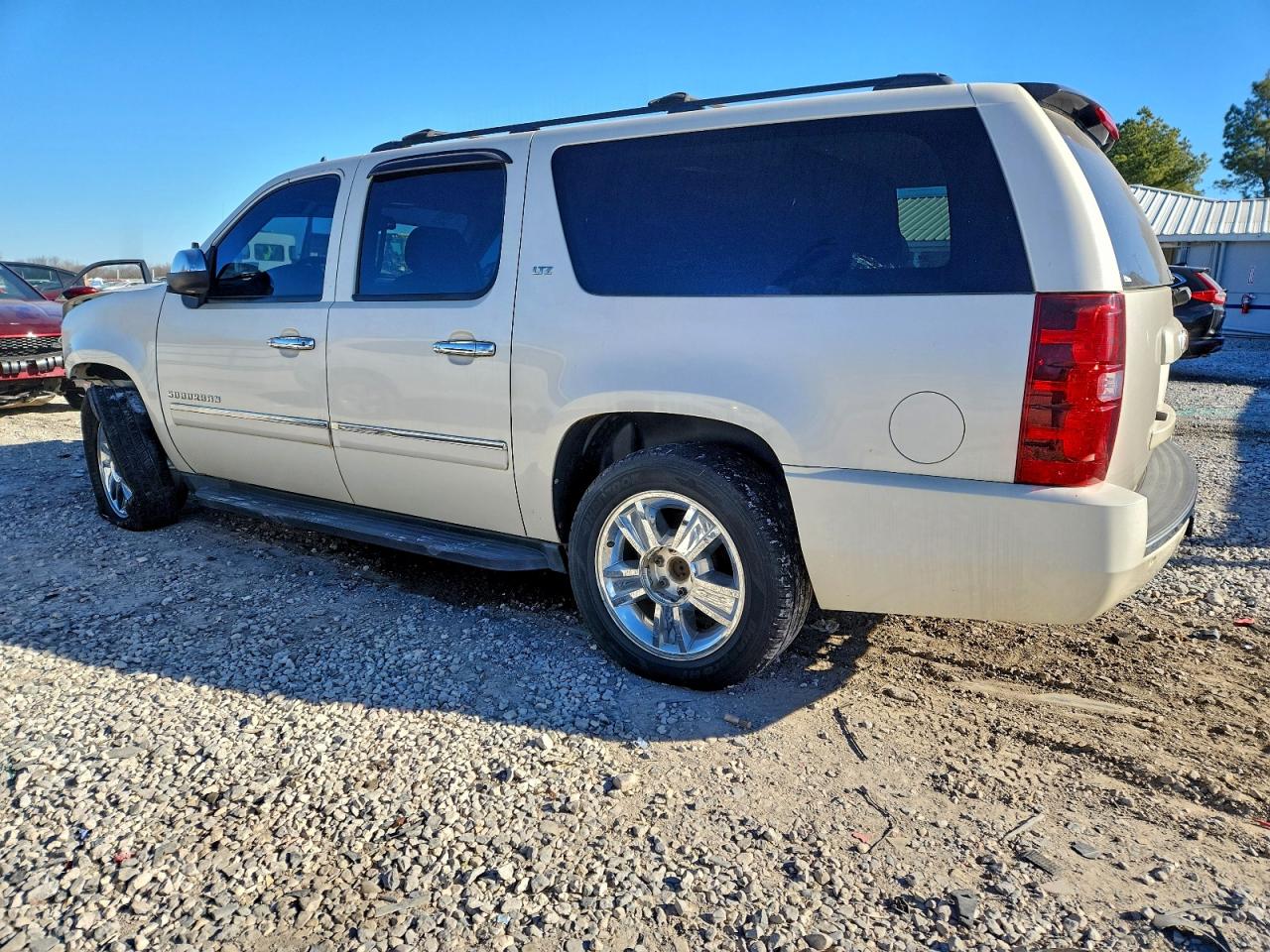 Chevrolet Suburban C1500 Ltz Image 12