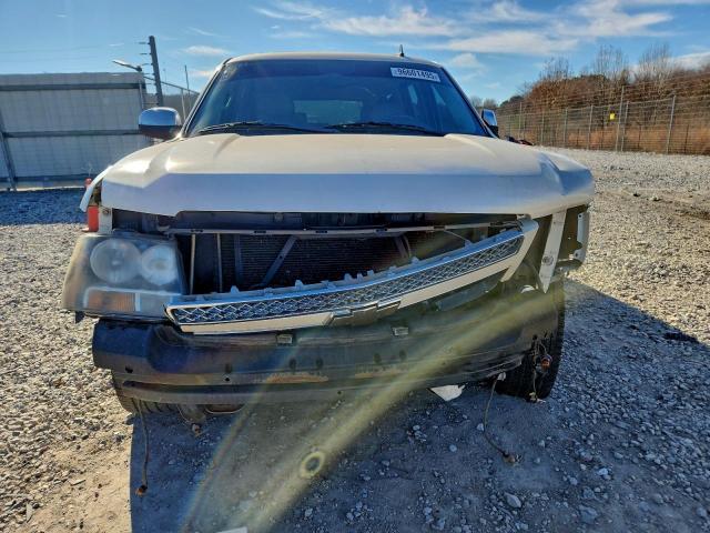 Chevrolet Suburban C1500 Ltz Image 2