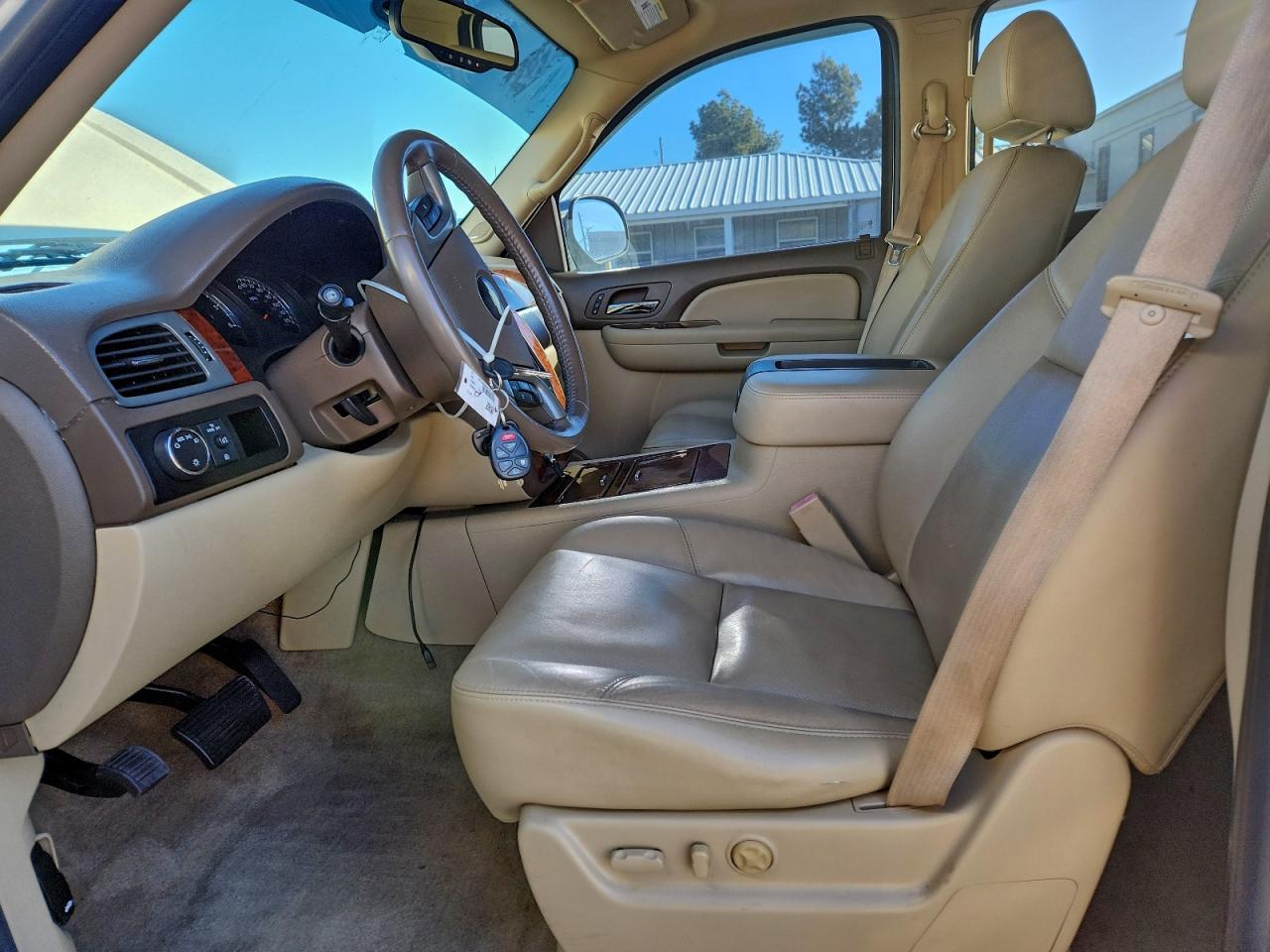 Chevrolet Suburban C1500 Ltz Image 8