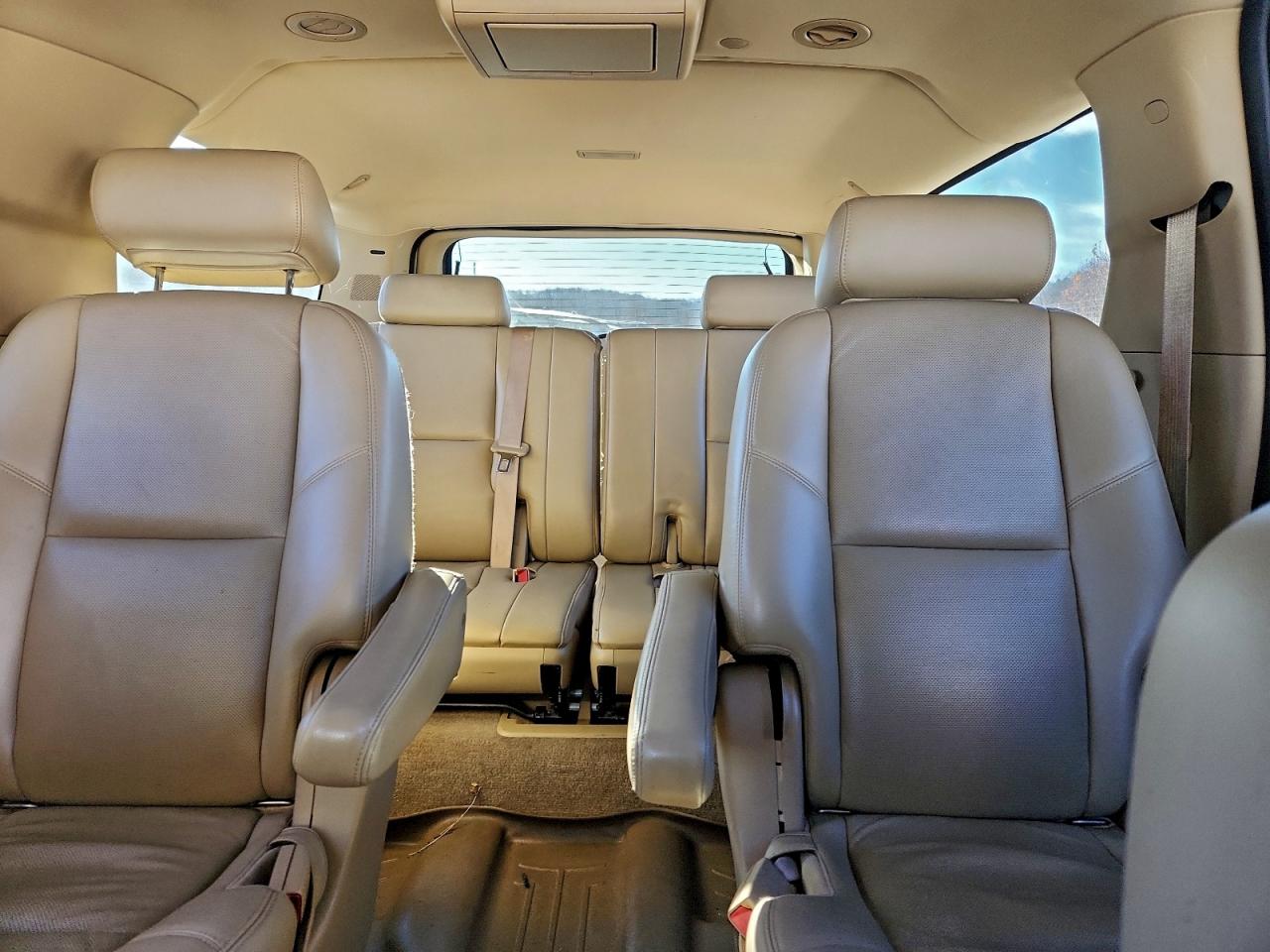 Chevrolet Suburban C1500 Ltz Image 11